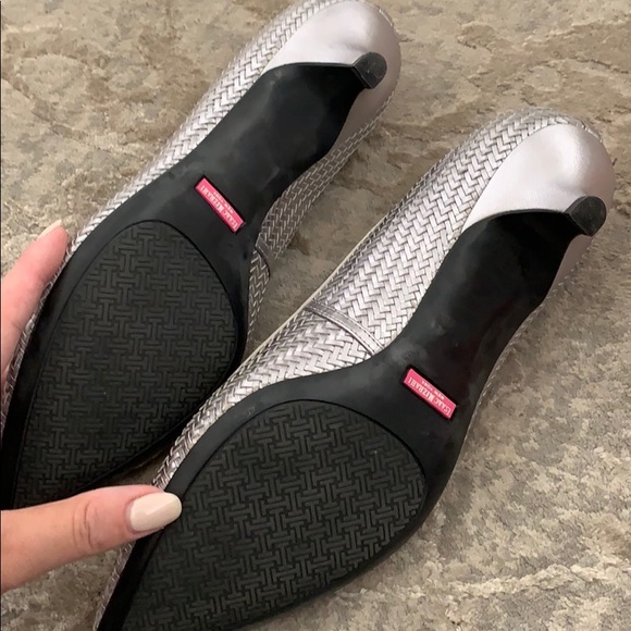 Isaac mizrahi pewter leather Geisel kitten heel - Picture 2 of 4